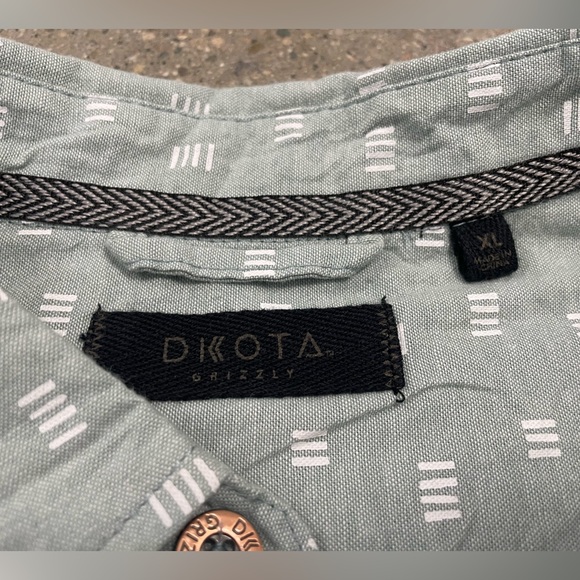 NWT Men's Dakota Grizzly Waylon Button Up Shirt size XL - Picture 8 of 9